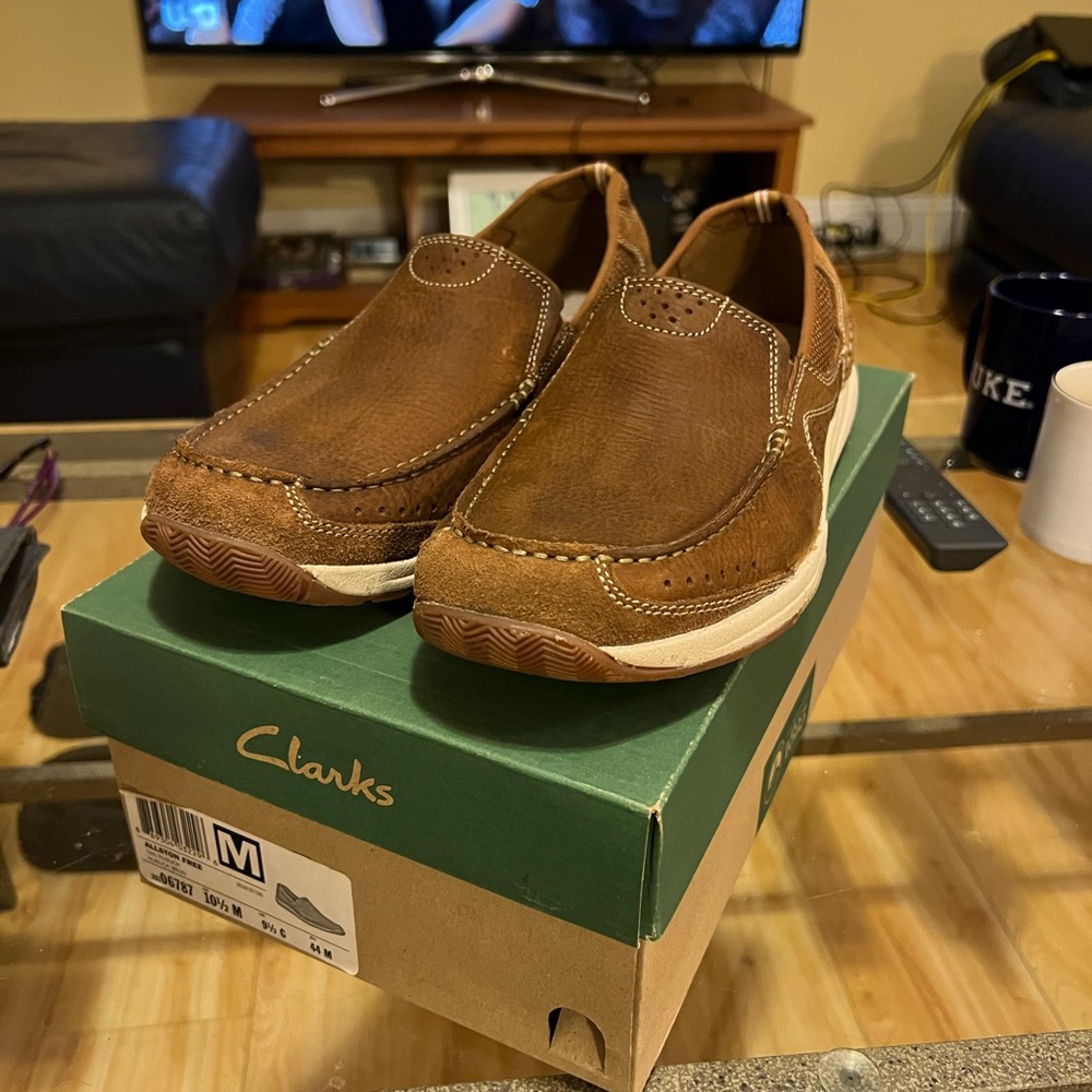 Clarks Allston Free Slip-On Loafer in Tan Nubuck Size 10.5M
